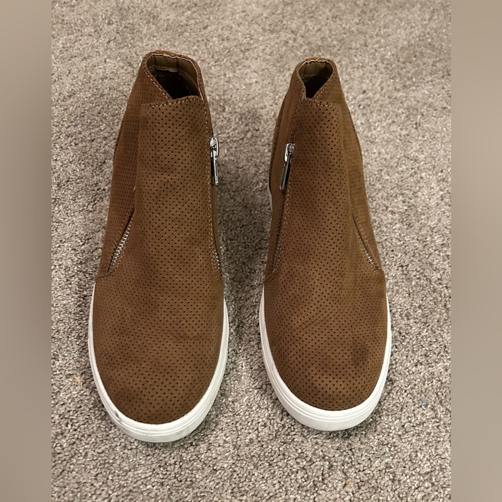 Cushionaire platform shoes